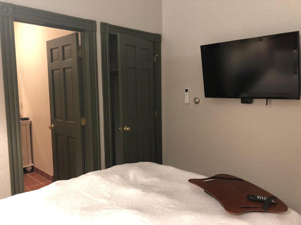 Chambery Inn Lee Esterno foto
