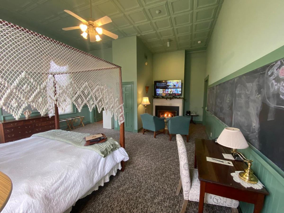 Chambery Inn Lee Esterno foto